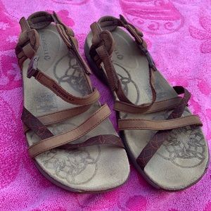 MERRELL DARK EARTH PERFORMANCE FOOTWARE SANDALS. Brown Size 6